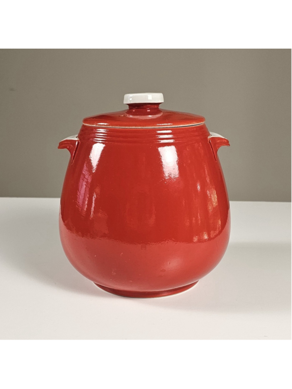 Vintage Hall China PERT Bean Pot Cookie Jar Chinese Red White Knob Lid MINT - Picture 8 of 14